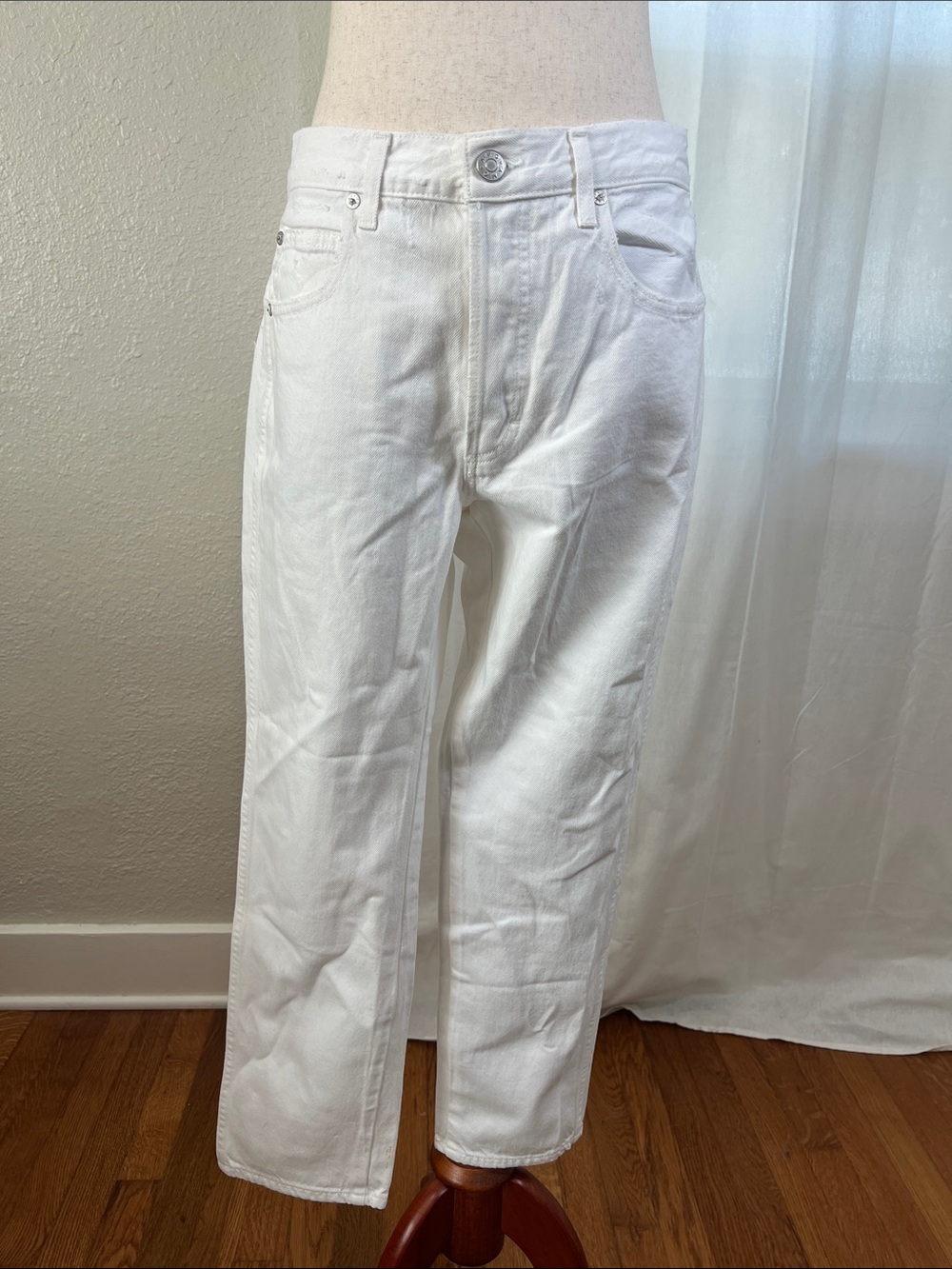 AMO Denim Tomboy Crop Jeans in White. Size 29. NWOT. Callout